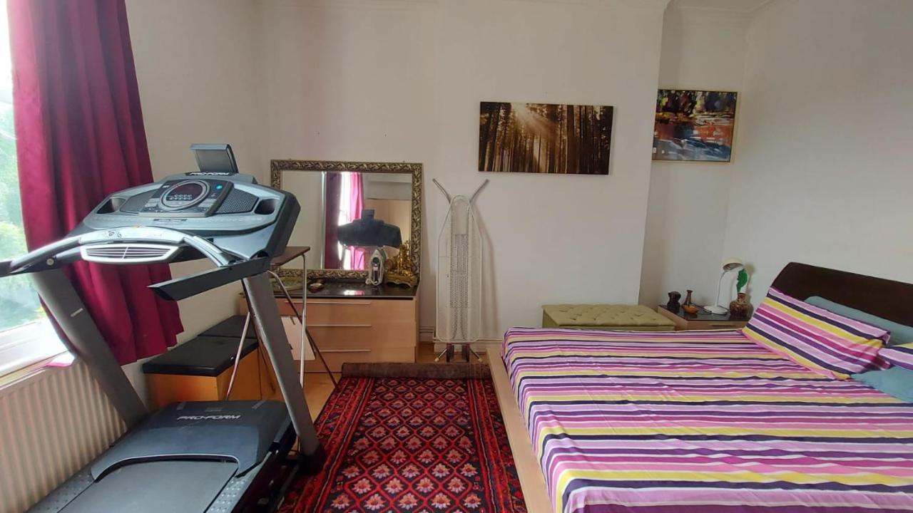 Extra Large One Bedroom Flat With Parking Londres Exterior foto
