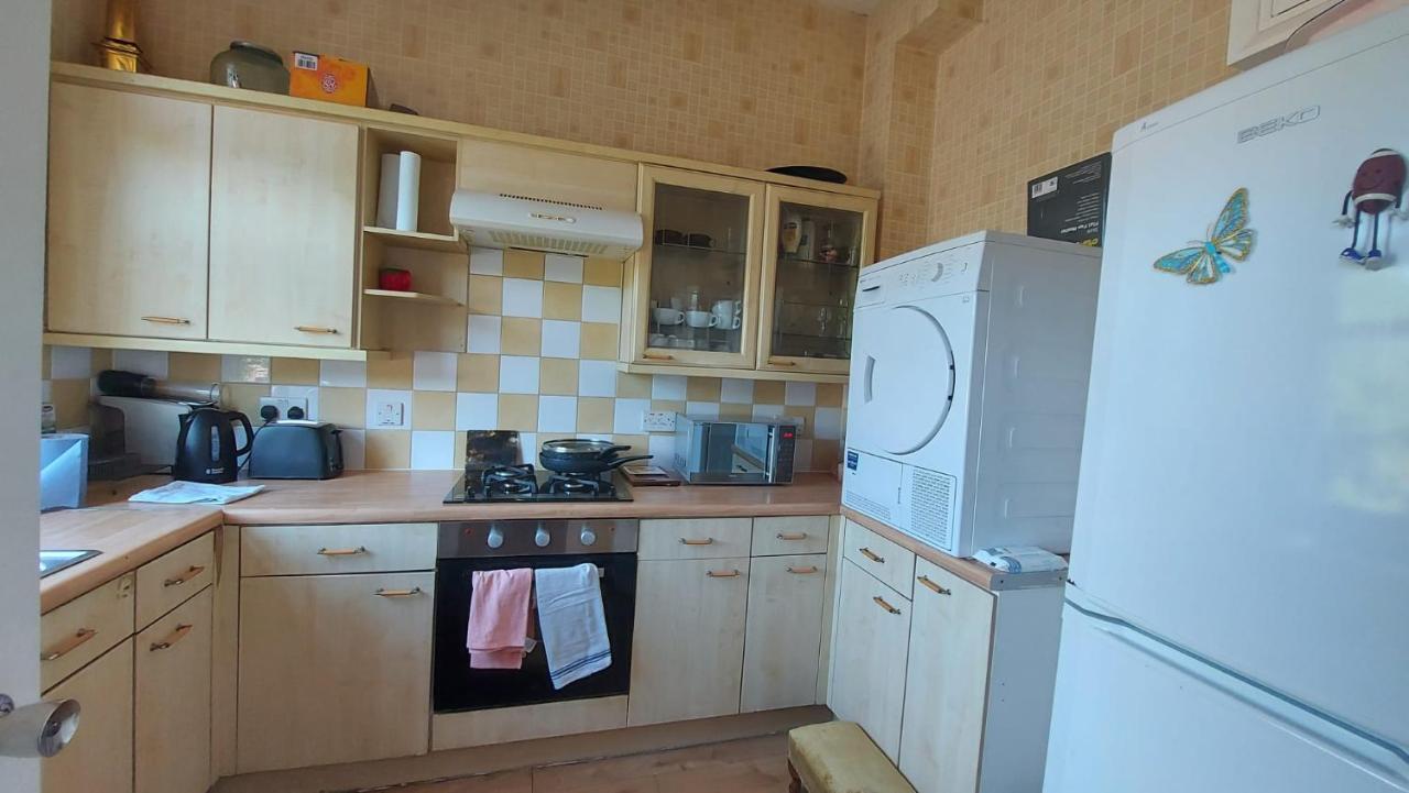 Extra Large One Bedroom Flat With Parking Londres Exterior foto